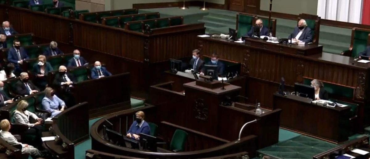 Koronawirus. We wtorek chwilę przed północą Sejm przegłosował tzw. "ustawę covidową"