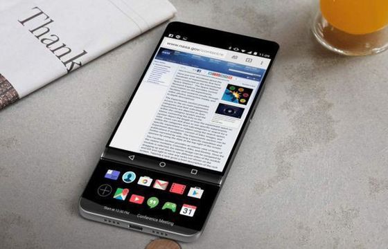 Nowy LG V30 dostanie podwójny wysuwany ekran