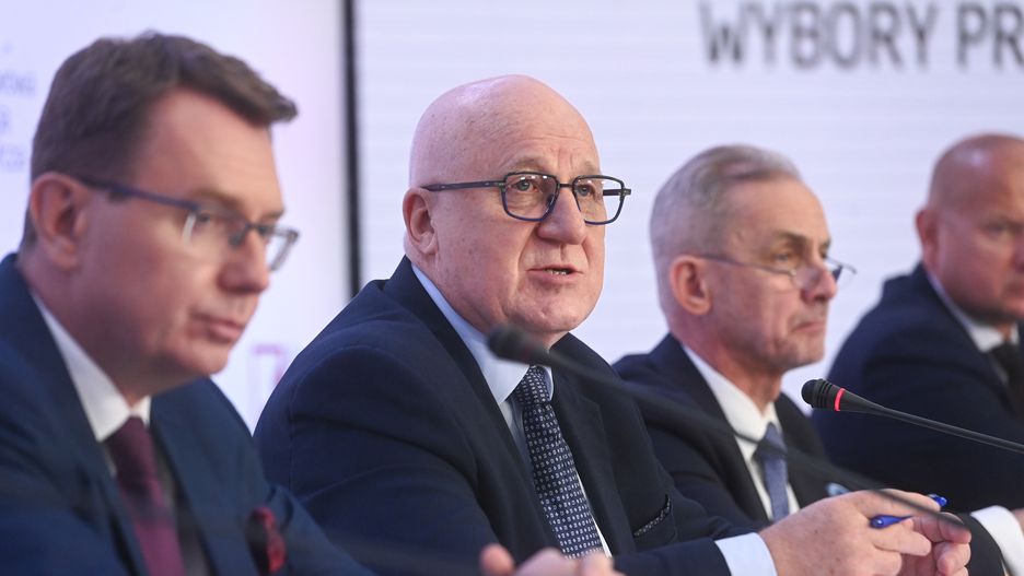 Przedstawiciele PKW na konferencji prasowej 18 maja