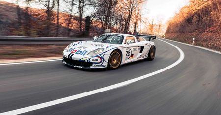 Jedyna Carrera GT-R trafiła na sprzedaż. Nadaje się nie tylko na tor
