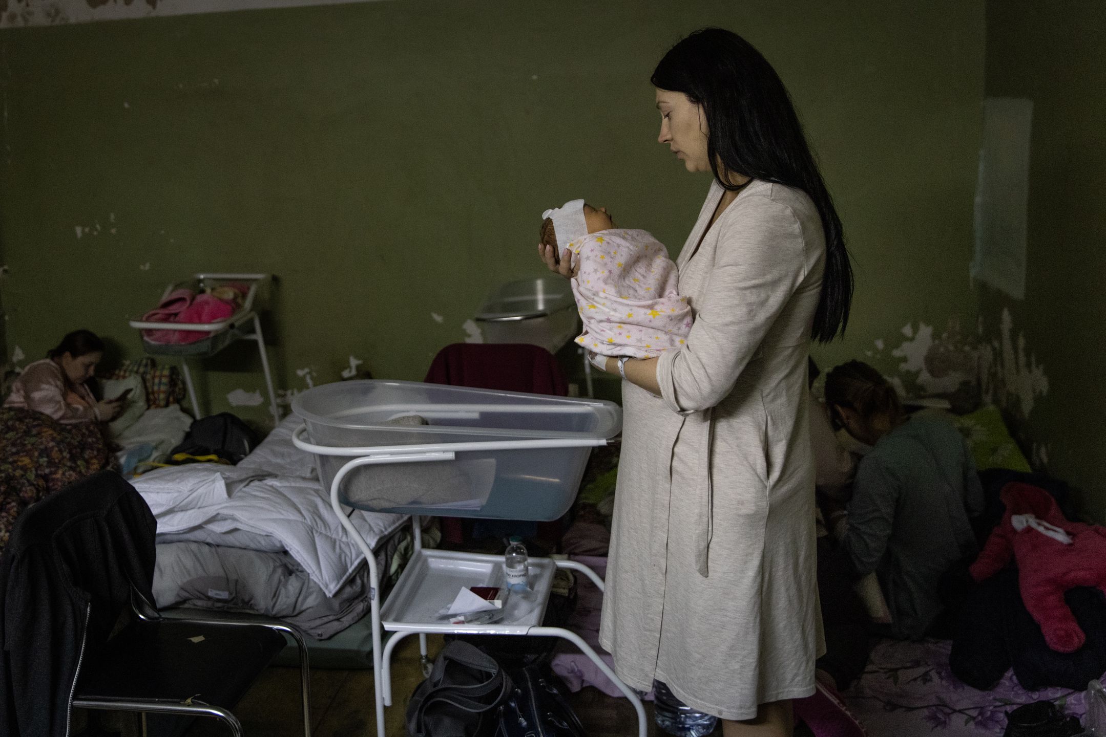 Maternity Ward Patients In Kyiv Hospital Move To Bomb Shelter Amid Russian AttackKYIV, UKRAINE - MARCH 02: A mother holds her newborn baby in the bomb shelter of a maternity hospital on March 02, 2022 in Kyiv, Ukraine.  Russian forces continued their advance on the Ukrainian capital for the seventh day as the country's invasion of its western neighbour goes on. Intense battles are also being waged over Ukraine's other major cities. (Photo by Chris McGrath/Getty Images)Chris McGrathbestof, topix