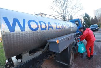 Skażona woda w Bestwinie. Ponownie stwierdzono obecność bakterii. "Nie nadaje się do spożycia ani kąpieli"