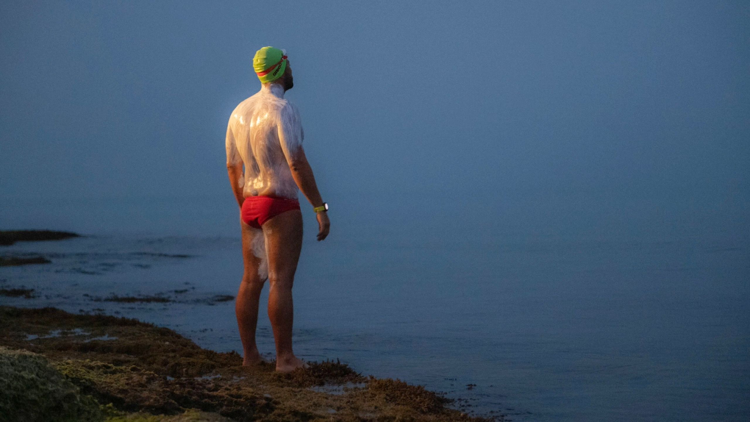 Neil Agius pobił rekord samotnego przepłynięcia wpław 100 km. Uwieczniono to na zdjęciach i filmie 2