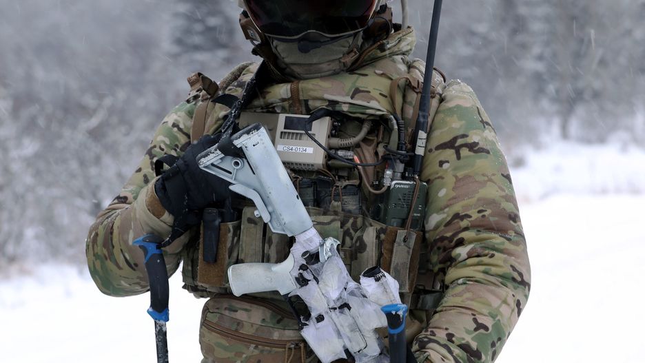 Amerykański żołnierz w goglach AR IVAS