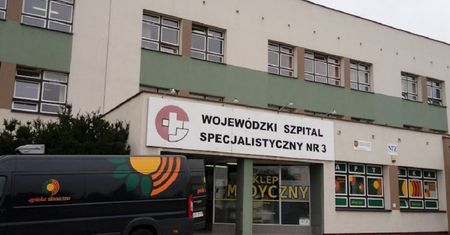 8 godzin czekała na wynik testu na COVID-19, zmarła w karetce. Sprawę bada prokuratura
