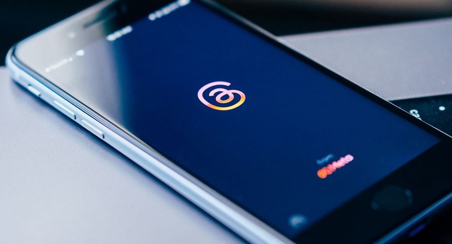 Meta Platforms chce zarabiać na nowym serwisie. Testuje reklamy