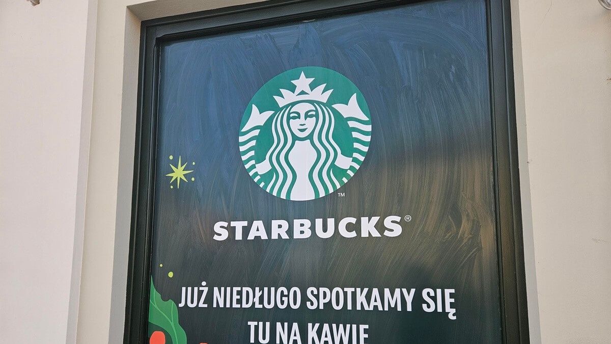 Kawiarnia Starbucks przy deptaku w Lublinie