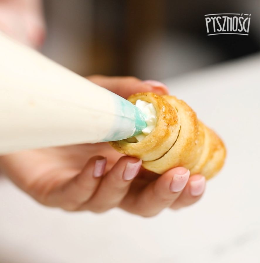 Cream-filled pastry tubes