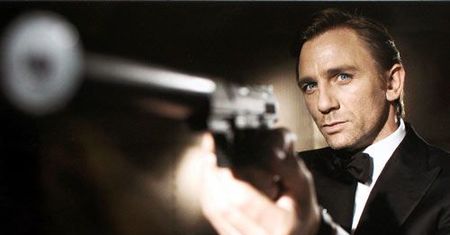 Niezłe Kino: Kto chce polizać Bonda?