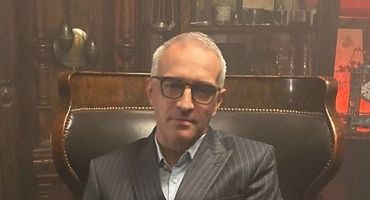 Paweł Orleański poprowadzi nowy show "Łowcy skarbów". Emisja w Czwórce