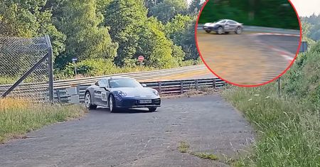 Porsche 911 nagle zjechało z toru w las. Była to jednak część planu