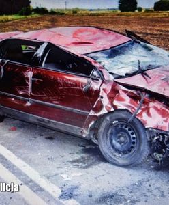 2 promile i dwójka dzieci w aucie. Doszło do dachowania