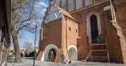 Bydgoska katedra w remoncie. Główne wejście już odnowione