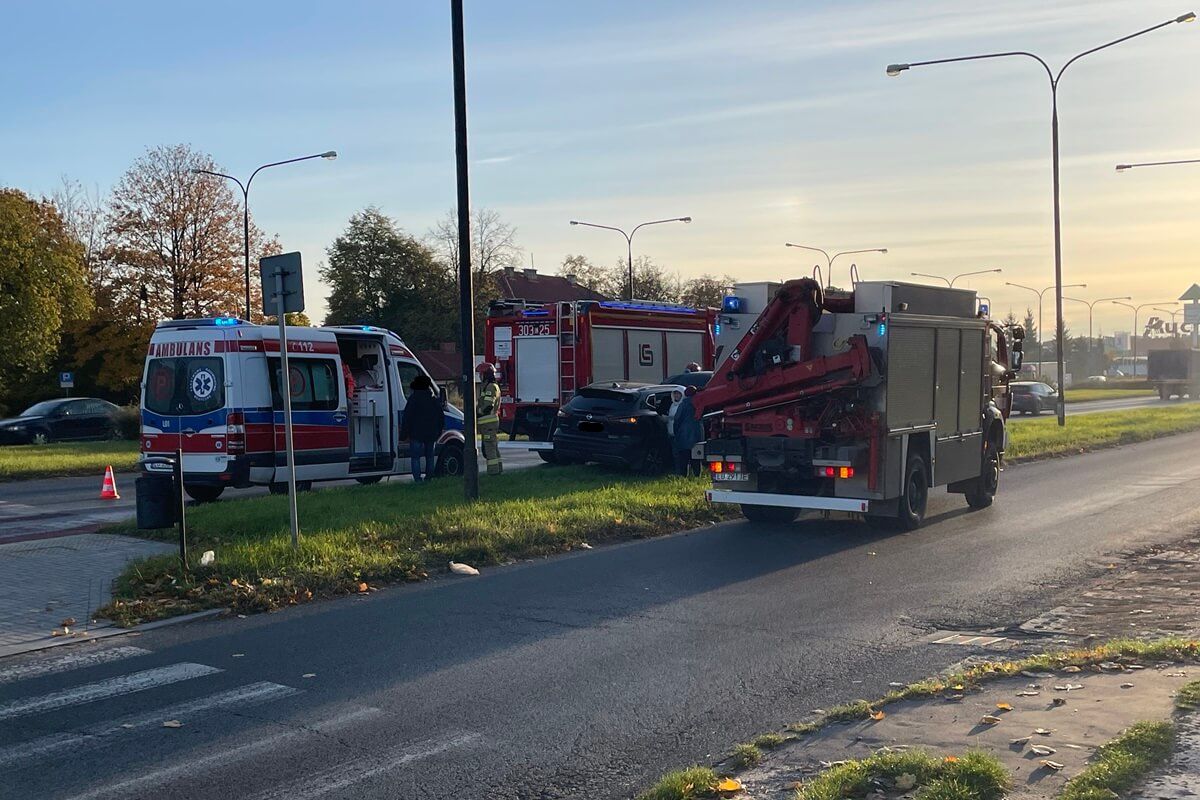 Zderzenie nissana ze skodą na al. Witosa