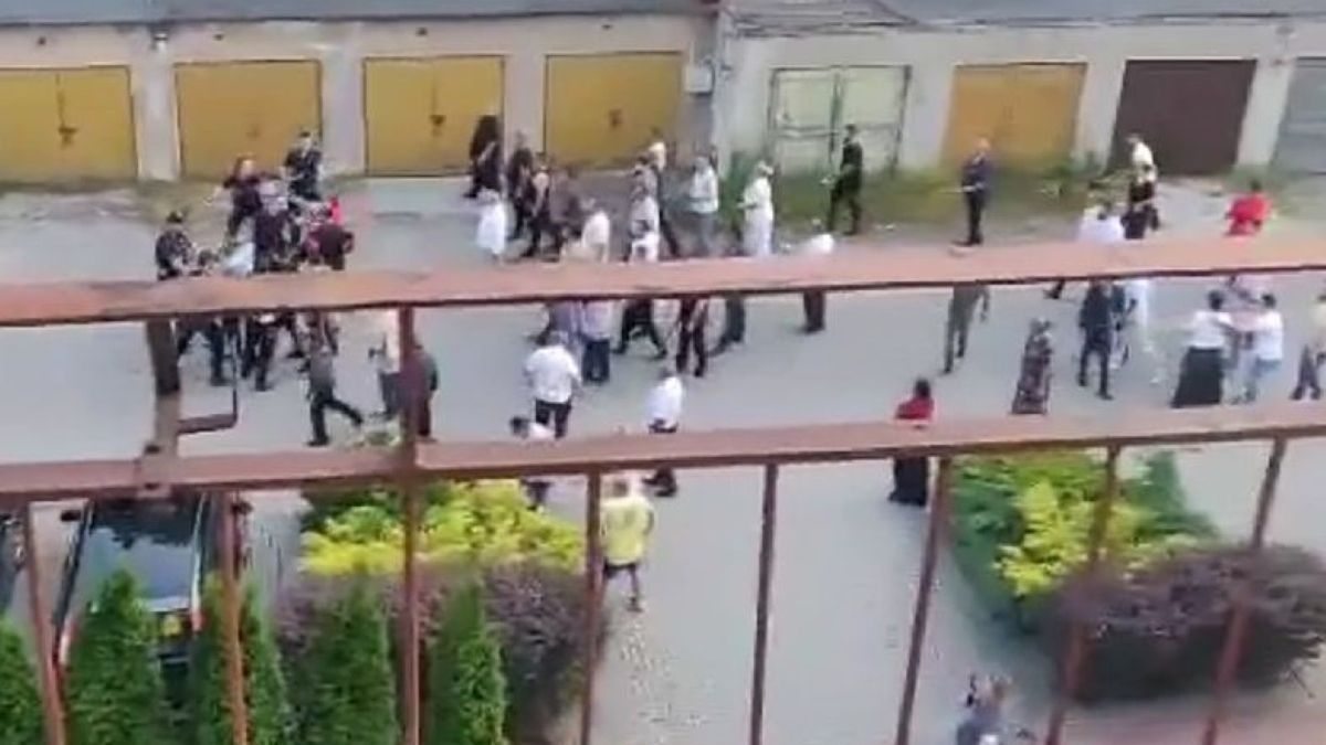 Do zamieszek w Mielcu doszło między Polakami a Romami. Jeden z uczestników celowo wjechał autem w grupę mężczyzn 