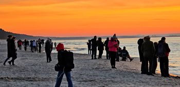 Spektakularne widowisko na plaży. Natychmiast zrobiło się tłoczno