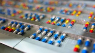 Tylko co piąty lek krytyczny powstaje w Polsce. Ekspert ostrzega przed skutkami przerw w dostawach