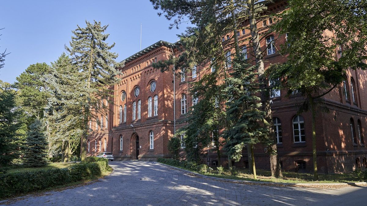 Uciekła ze szpitala. Leżała na trawniku z obrażeniami ciała. "Musiało dojść do tragedii"