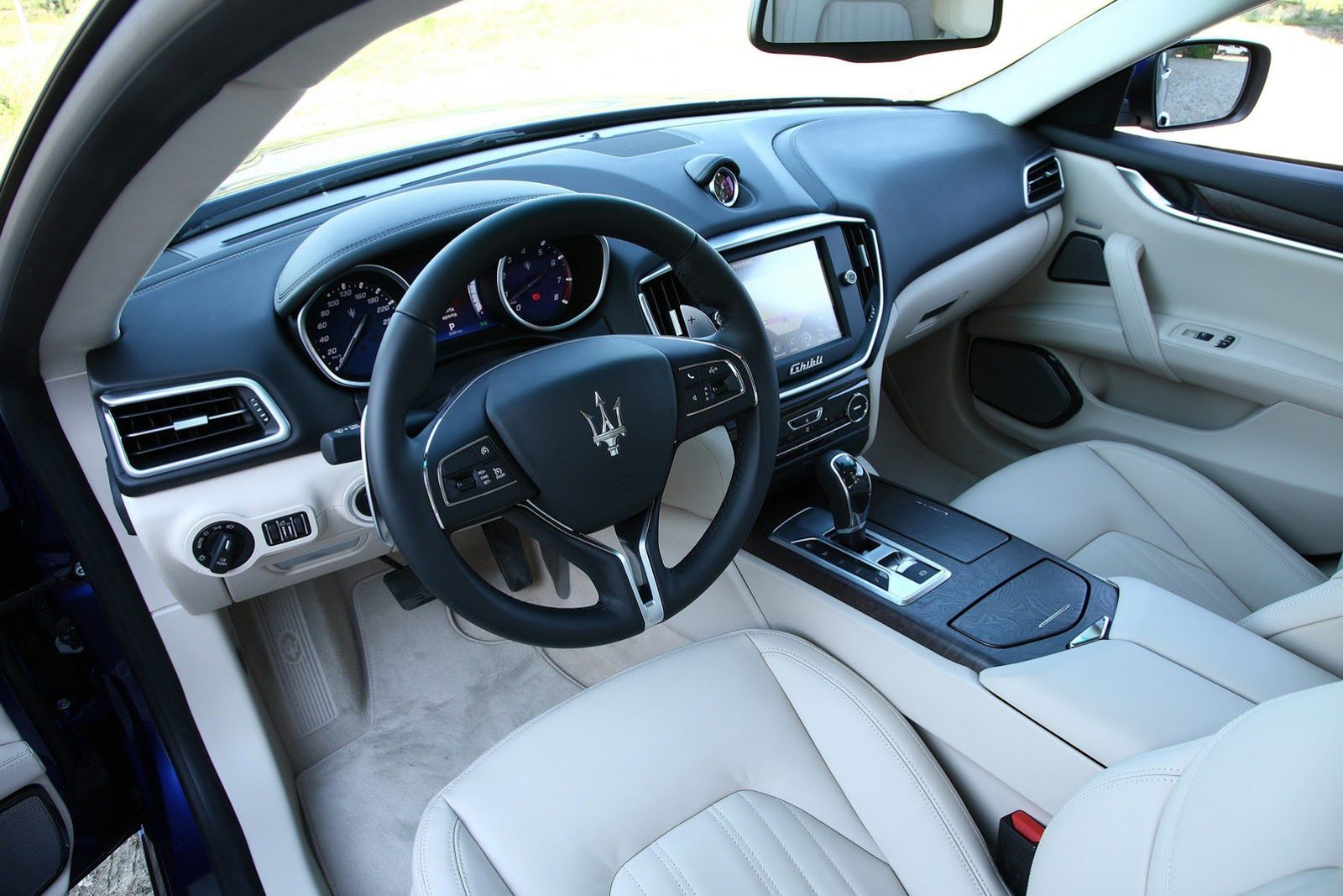 2014 Maserati Ghibli - Włosi wiedzą, co to piękno [galeria] 158