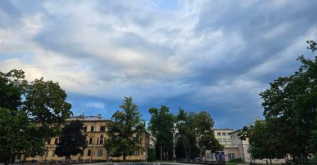 Pogoda na piątek, 16 sierpnia. Deszczowy poranek, upalny dzień, a wieczorem możliwe burze