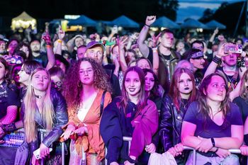 Pierwszy dzień rockowego festiwalu w Poznaniu za nami. Tak bawili się fani pod sceną