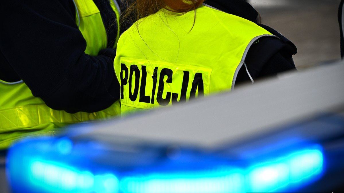 Zwłoki w Zalesiu. Ciało znajdowało się w bmw