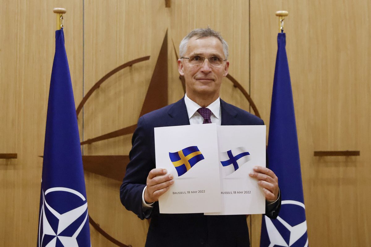 NATO Secretary-General Jens Stoltenberg attends a ceremony to mark Sweden's and Finland's application for membership in Brussels, Belgium, 18 May 2022. Finland and Sweden are applying for NATO membership as a result of Russia's invasion of Ukraine. The move would bring the expansion of the Western military alliance to 32 member countries. EPA/JOHANNA GERON / POOL Dostawca: PAP/EPA.