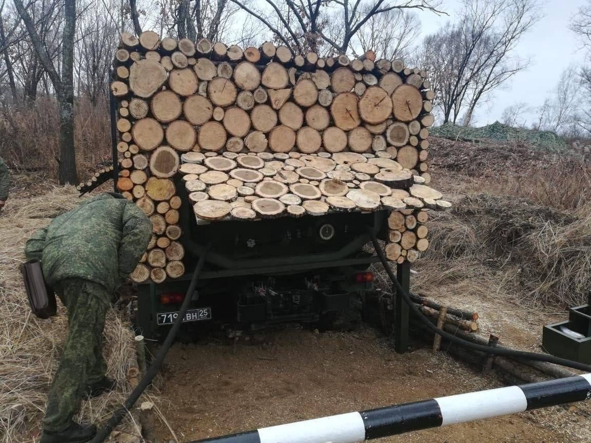 Rosyjska cysterna jako "ciężarówka z drewnem".