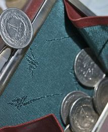 Prawie 300 tysięcy osób zalega w Polsce z alimentami