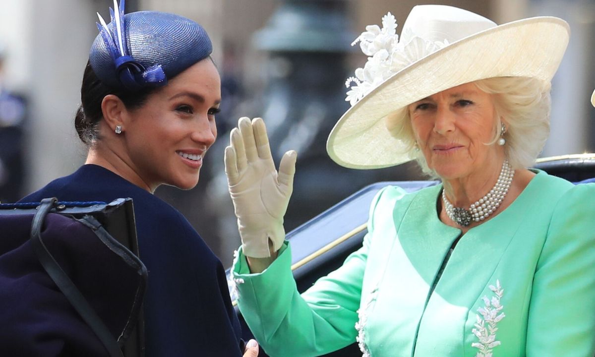 Księżna Camilla wściekła na Meghan Markle. Żona Harry'ego skradła jej całe show
