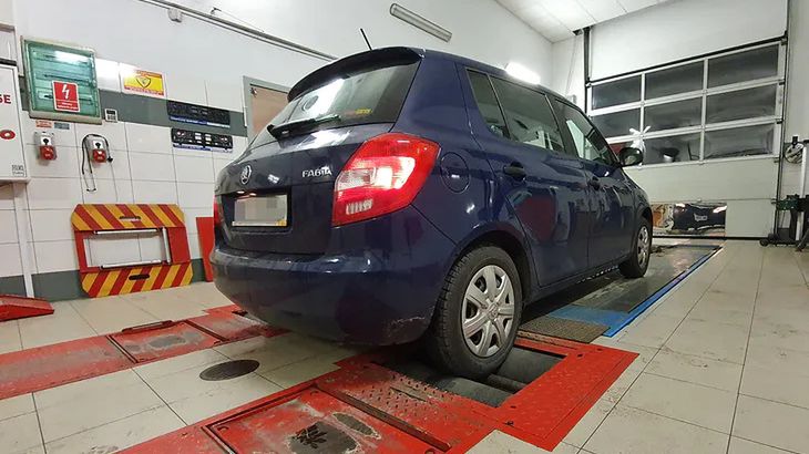 Wycieki czy "łyse" opony nie zawsze przekładają się na odmowę wbicia pieczątki - zdjęcie ilustracyjne