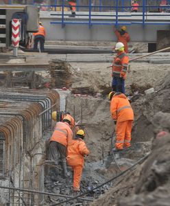Tunel w Sulejówku z opóźnieniem. "Trzeba zrywać nawierzchnię"