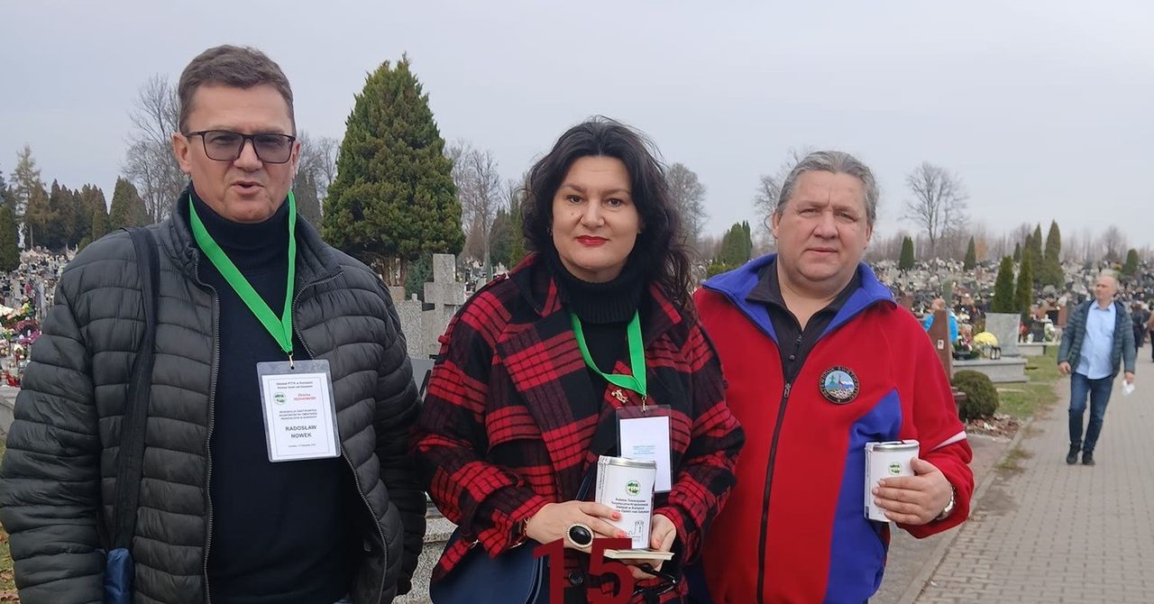 Końskie: Kwesta na cmentarzu. Wolontariusze zebrali ponad 15 tysięcy złotych