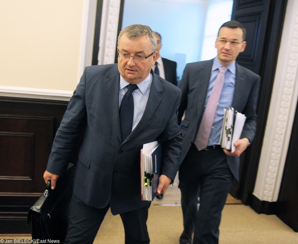 Minister Andrzej Adamczyk może odejść z rządu. Trzy kandydatury na jego stanowisko