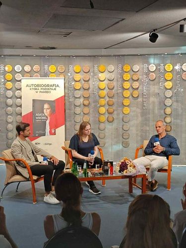 Dawid Góra/ Agata Wróbel i Mateusz Skwierawski na spotkaniu autorskim