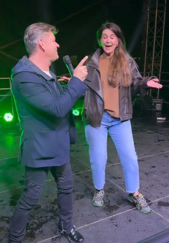 Maja Rutkowski na scenie z Zenkiem Martyniukiem 
