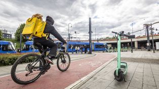 Kraków: Brawura na elektrycznych rowerach i hulajnogach. Planują pomiar prędkości