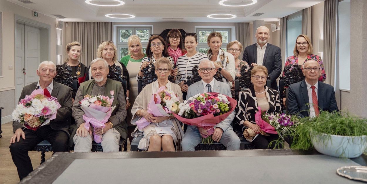Wójt Weronika Chmielowiec wręczyła medale za długoletnie pożycie małżeńskie
