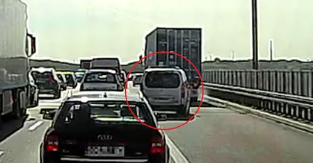 Korek na autostradzie. Nagle kierowcy masowo łamią prawo. Jest nagranie