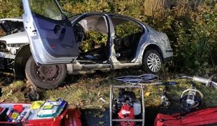 Dwie osoby zostały ranne w wypadku w gminie Lichnowy. Samochód uderzył w drzewo