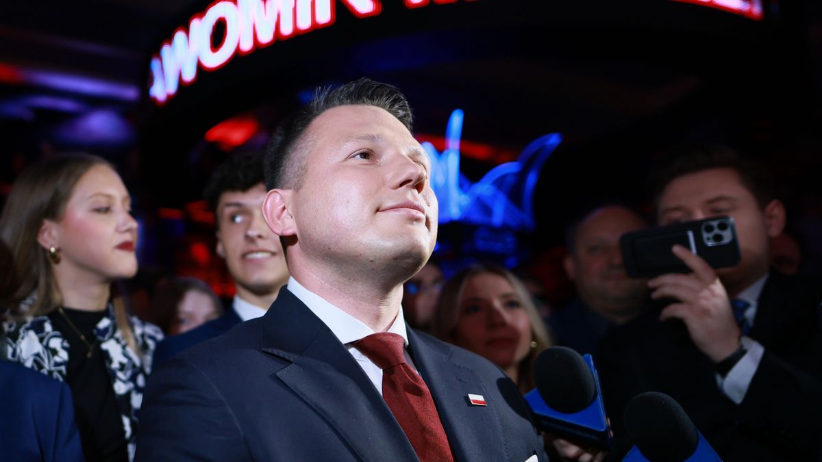 Warszawa, 18.05.2025. Wybory prezydenta RP - I tura. Kandydat Konfederacji Sławomir Mentzen w swoim sztabie wyborczym w Warszawie, 18 bm. Zakończyło się głosowanie w I turze wyborów prezydenta RP. (mr) PAP/Leszek Szymański