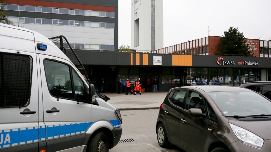 Wybuch metanu w kopalni Pniówek. Są zabici i wielu rannych. Los siedmiu osób jest nieznany 