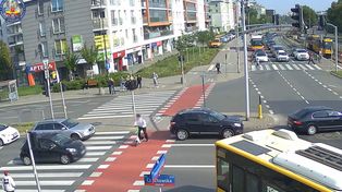 Warszawa: Groźny wypadek. Hulajnogą na czerwonym świetle