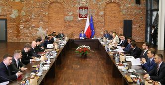 Worek rządowych prezentów dla "ziemi obiecanej"