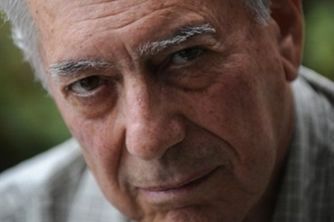 Vargas Llosa: przemysł rozrywkowy kreuje powierzchowność