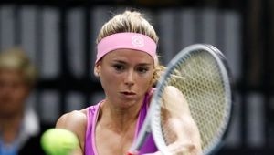 WTA Praga: Camila Giorgi pożegnała Karolinę Pliskovą, Magda Linette poznała rywalkę