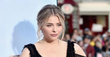 "Rockefeller Plaza 30": śliczna Chloe Moretz z synem Davida Beckhama na premierze