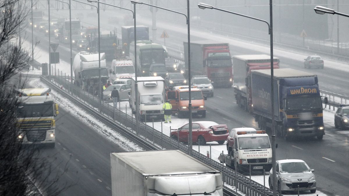 Karambol na A4
Andrzej Grygiel
autostrada, droga, karambol, samochody, transport, wypadek, zima