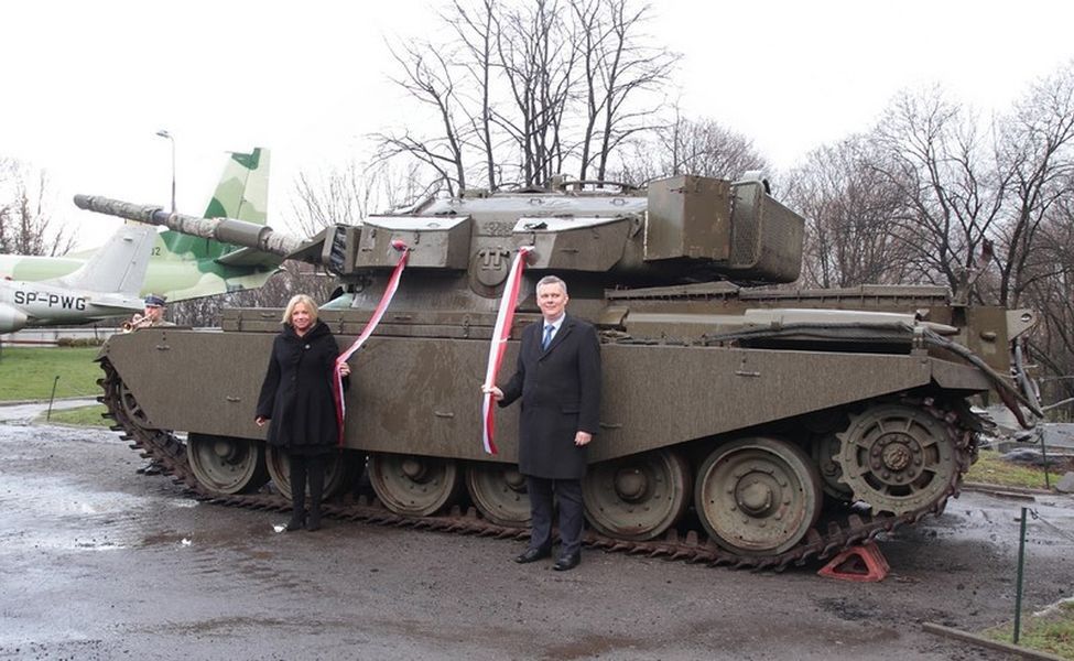 Król Niderlandów podarował warszawskiemu muzeum zabytkowy czołg