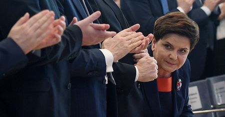 Po napędzeniu stracha przedsiębiorcom, rząd próbuje odzyskać ich zaufanie. Ale Sejm chce im dokręcić śrubę